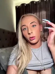 Strongqueen webcam model stream image
