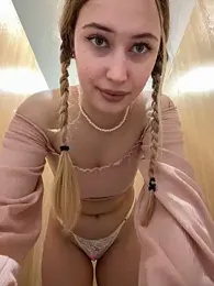 blonde_exe webcam stripchat model stream image