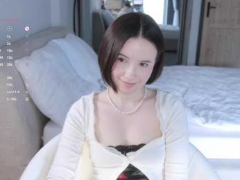 MissEssie webcam bongacams model stream image