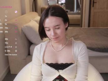 MissEssie webcam bongacams model stream image