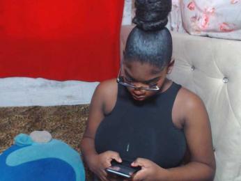 EvaAndEmma webcam model stream image