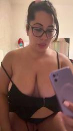 Mikela_ webcam model stream image