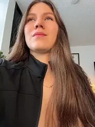AmelieLaurent_ webcam model stream image