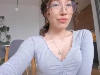 yours_meyy webcam chaturbate model stream image