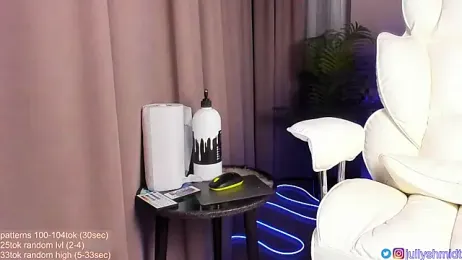 jullyshmidt webcam model stream image