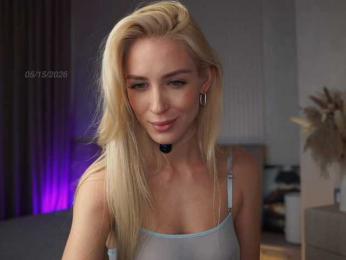 Lovely-Olivia webcam bongacams model stream image