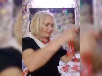 LizSage webcam model stream image