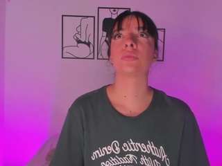 aylinn-18 webcam model stream image
