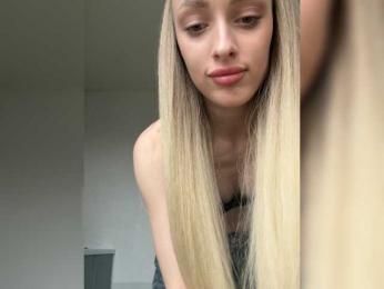 MilaLuxury webcam model stream image