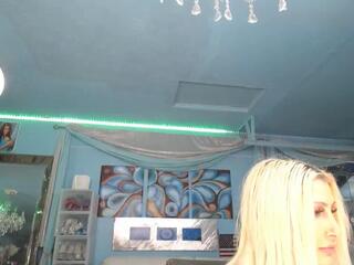 Adrianna Fox webcam model stream image