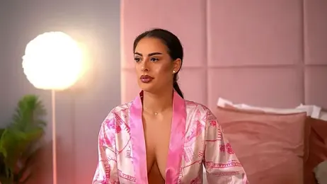 AlmaLuv webcam model stream image