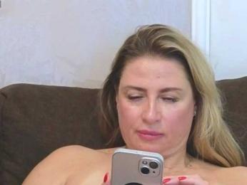 Lolomure webcam model stream image