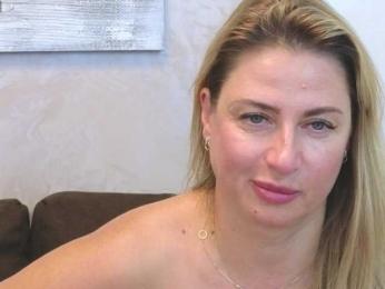 Lolomure webcam model stream image