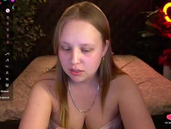 CrystallPaws webcam model stream image
