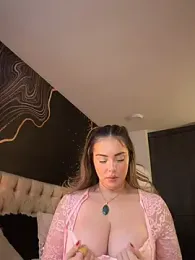 Alirawrz webcam stripchat model stream image