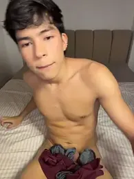 GoldenBenn webcam stripchat model stream image