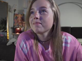Mary Ton webcam model stream image