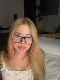 curchez_ webcam model stream image