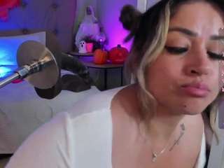 karol-page webcam model stream image