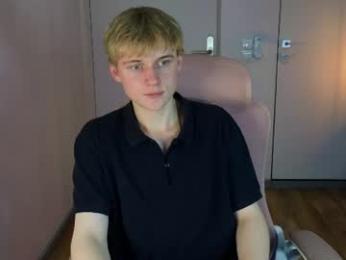 avenrey webcam chaturbate model stream image