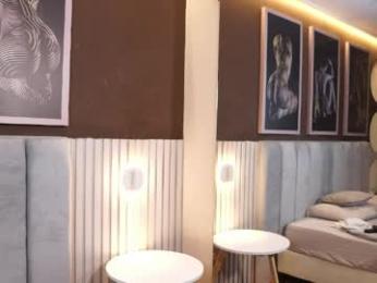 tian_brooks webcam model stream image