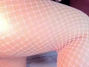 whiite_snow_ webcam model stream image