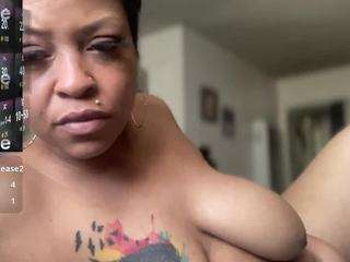 cocanutty webcam model stream image