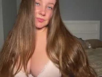 petitegirluvsdick webcam chaturbate model stream image