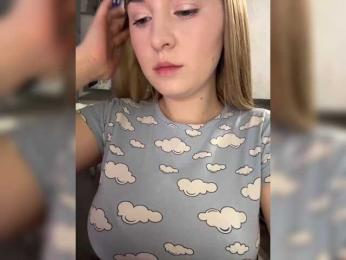 AlinaRay webcam model stream image