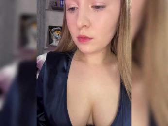 AlinaRay webcam model stream image