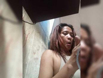 Rainie webcam model stream image