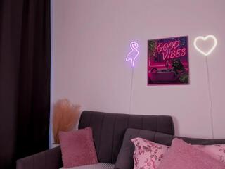 Naomi Asian webcam model stream image