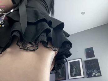 dark-girl webcam model stream image