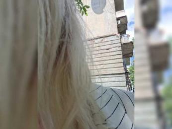 AlinaLoves webcam model stream image