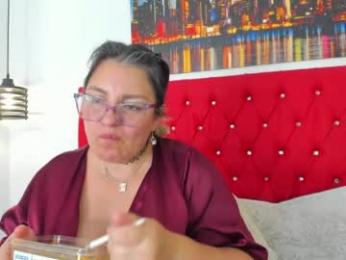 sweet__mature webcam model stream image