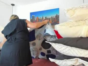 sweet__mature webcam model stream image