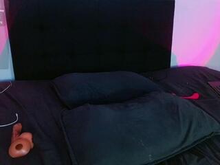 Coral Fox webcam model stream image