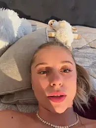 BabyAnais webcam stripchat model stream image