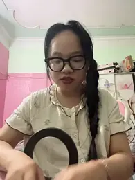 Leeeeiu webcam model stream image
