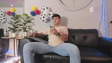 Cristopher_strong webcam model stream image
