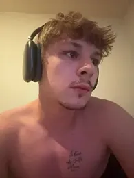 Lucas328706 webcam model stream image