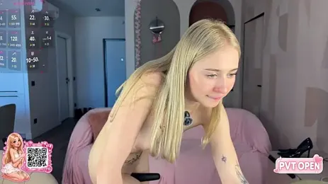 BlondieSixSeven webcam model stream image