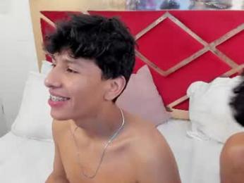 good_boyss_ webcam model stream image
