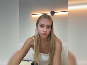 CrystalFairy webcam model stream image