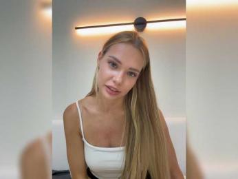 CrystalFairy webcam model stream image