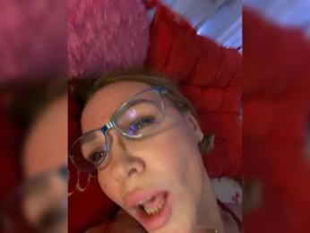 Lisa1225 webcam bongacams model stream image