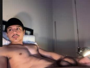 xmomentumx webcam model stream image