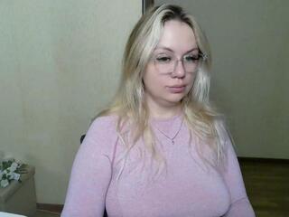 Kira Pride webcam flirt4free model stream image