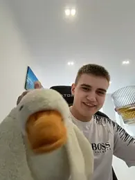 WARDEN_w webcam model stream image