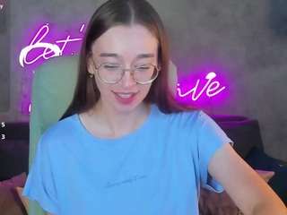 lucy-green webcam model stream image